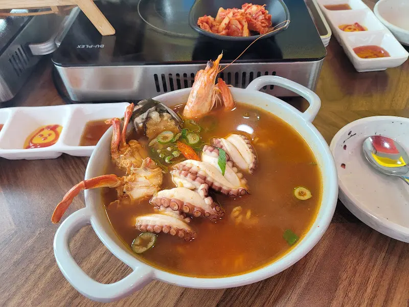 해산물이 가득 들어간 해물라면