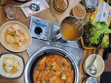 노을처럼 스며드는 창원 도청 앞, 추억의 짜글이 한 끼 맛집