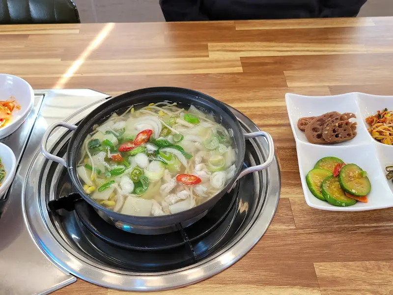 흑염소탕과 밑반찬