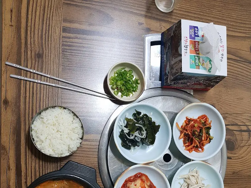 깔끔한 테이블 세팅