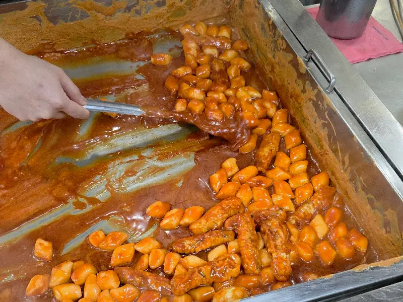 수진분식의 떡볶이 조리 과정