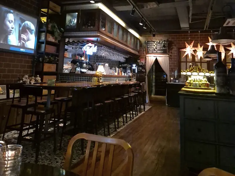 55와인포차 내부