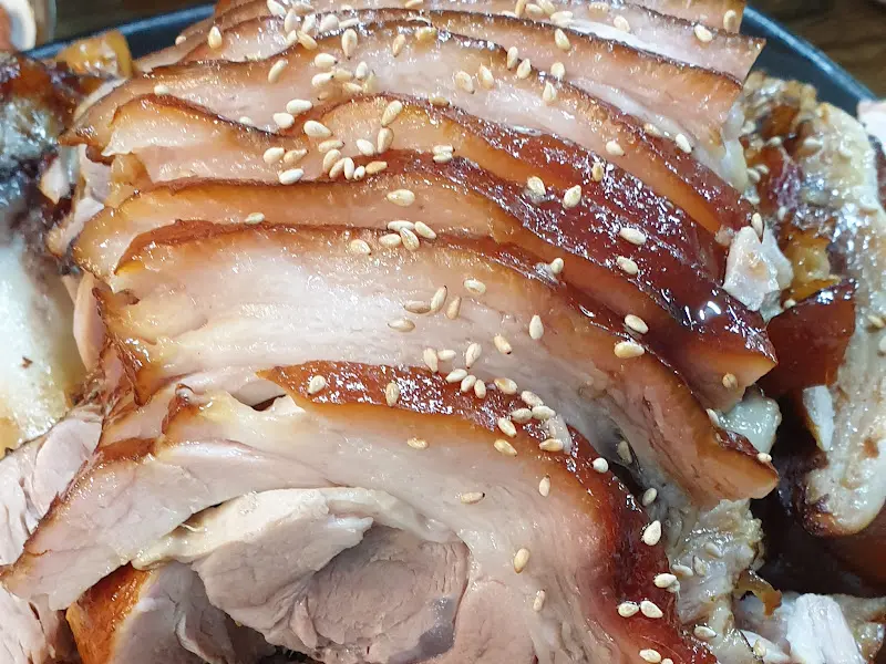 윤기가 흐르는 족발