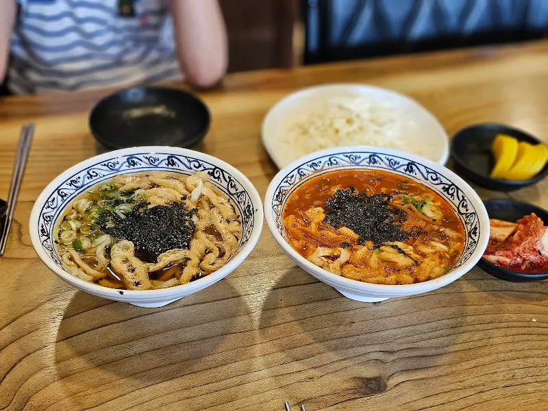 기본 우동과 얼큰이 우동