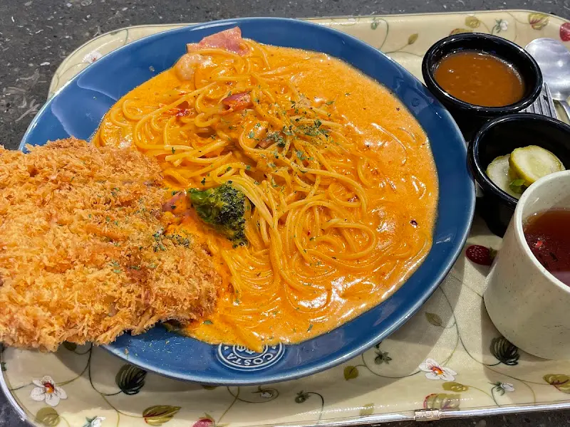 크림 파스타와 돈가스의 조화