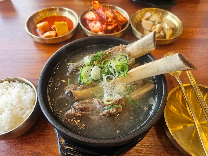 거대갈비탕과 반찬