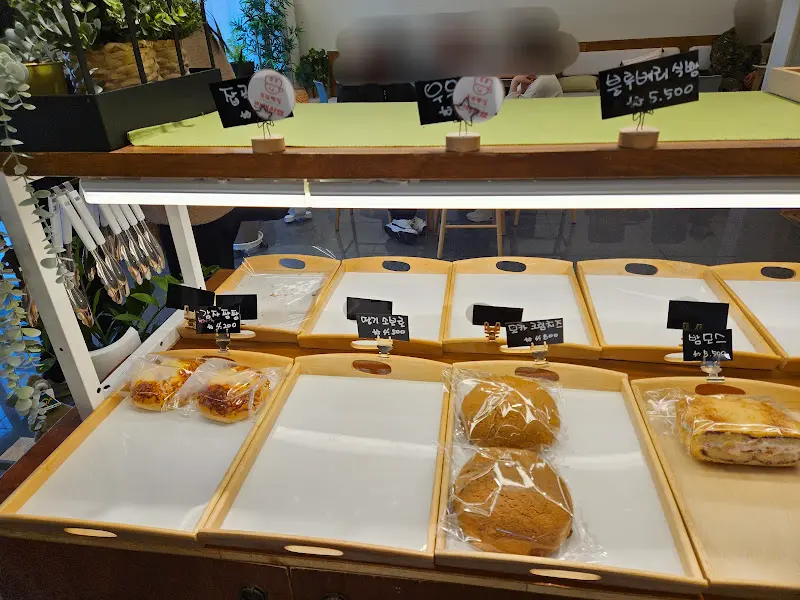 빵 진열대의 모습