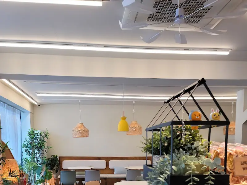 모란빵집 내부 인테리어