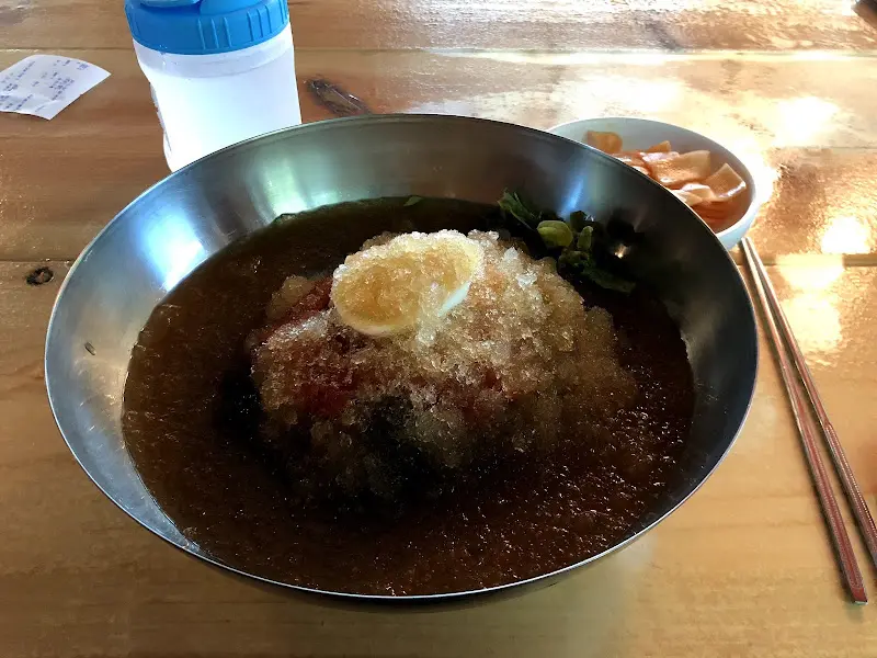 살얼음이 동동 뜬 칡냉면