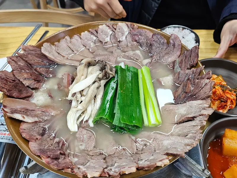 푸짐한 소머리국밥 한 상 차림