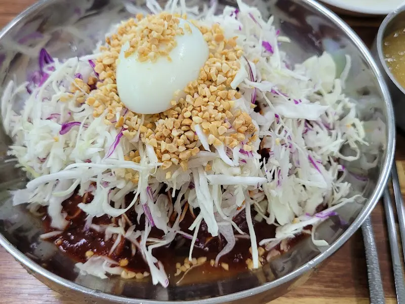 비빔 막국수 근접샷