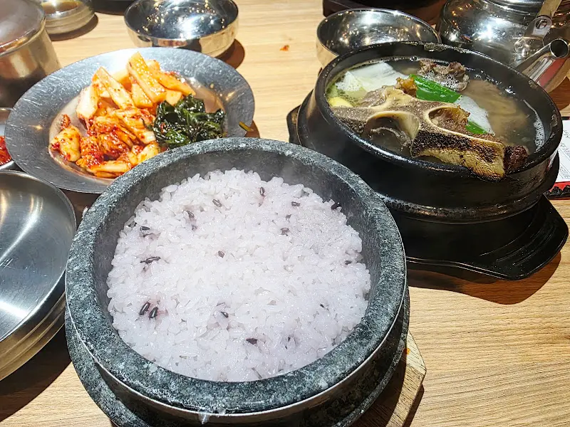 돌솥밥과 설렁탕