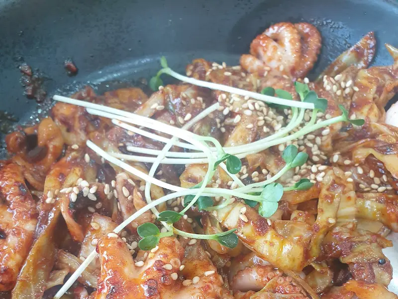 윤기가 흐르는 쭈꾸미 볶음