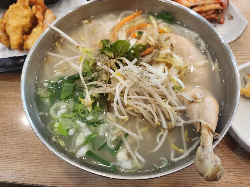 닭칼국수와 탕수육