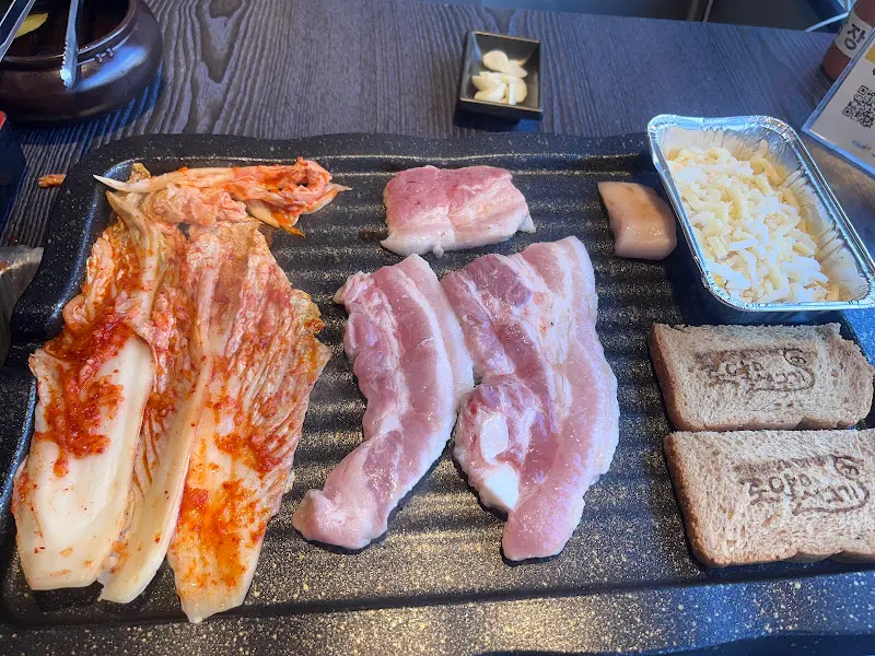 불판 위의 삼겹살