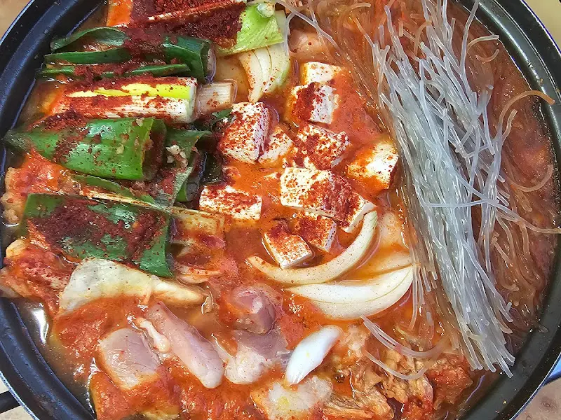 푸짐한 김치찌개의 모습
