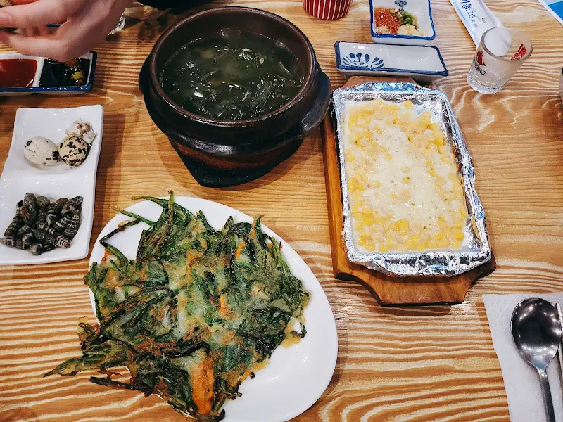 푸짐하게 차려진 한 상