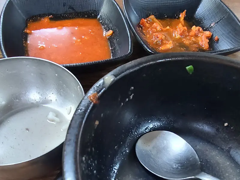 깨끗하게 비워진 뚝배기