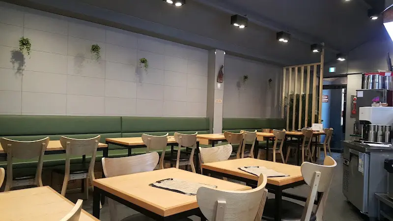 새벽식당 내부