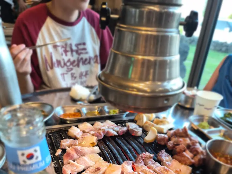 고기를 먹는 사람들