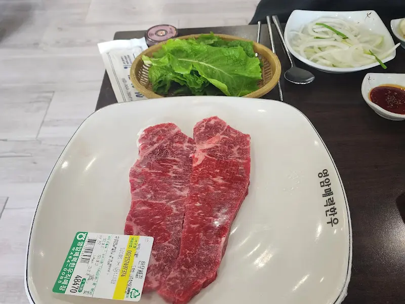 고기의 신선함을 그대로 담은 플레이팅