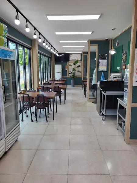 깔끔한 식당 내부