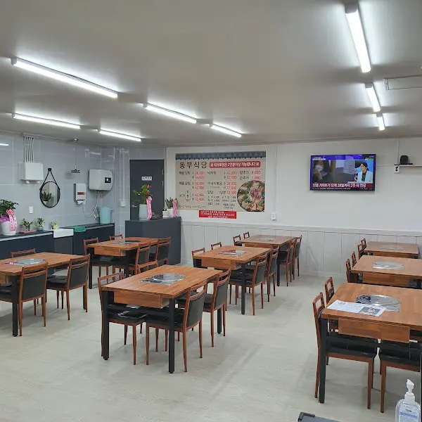 깔끔하게 정돈된 테이블