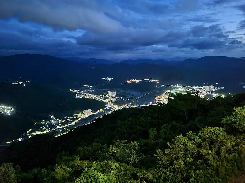 밤에 내려다본 영월 시내