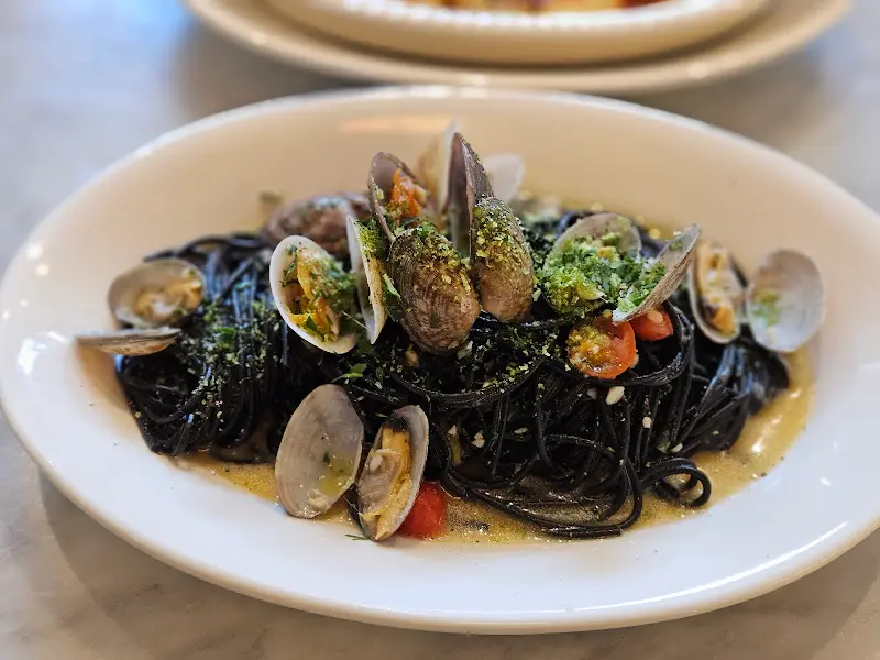 신선한 해산물이 가득한 파스타