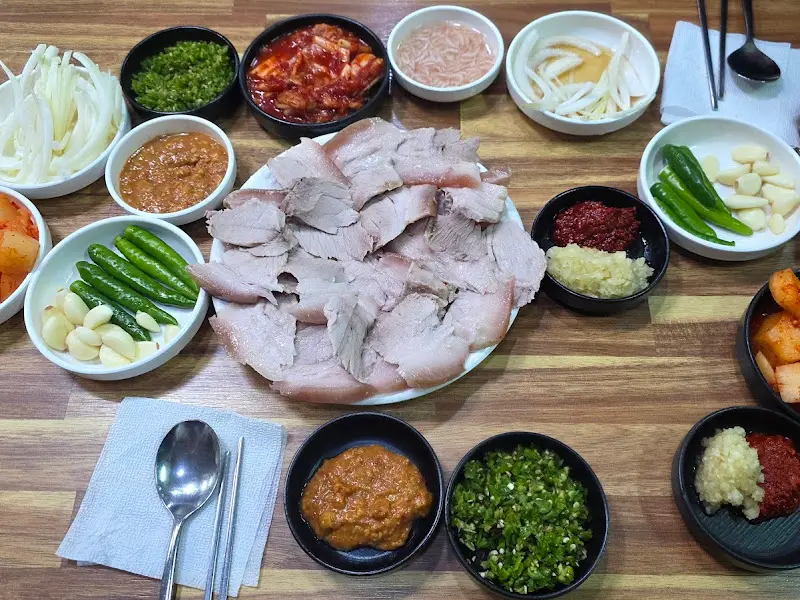 수육 한 상 차림