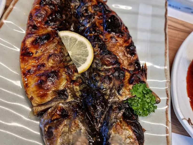 노릇노릇하게 구워진 고등어구이