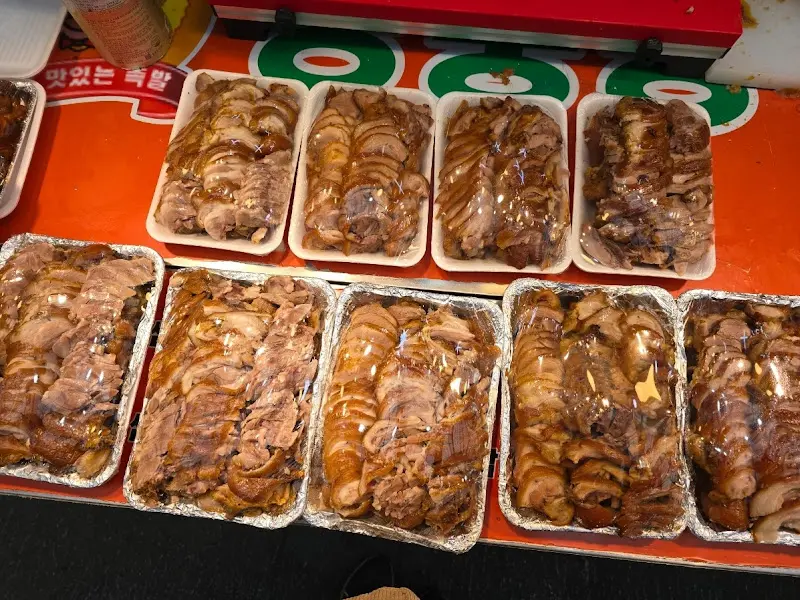 쇼케이스 안 족발들의 향연