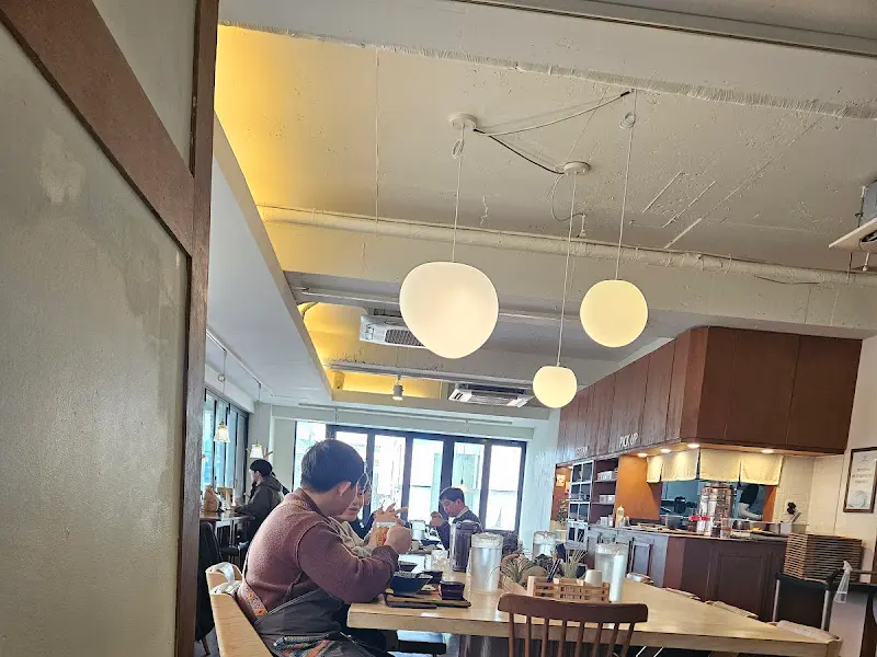 우마이식당 내부 전경