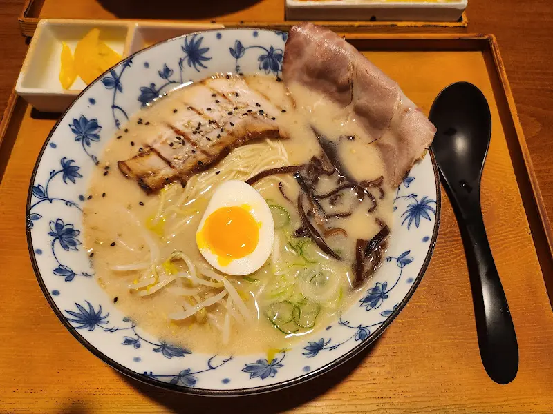 우마이식당 돈코츠라멘 전체샷