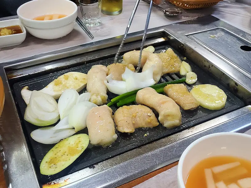 불판 위에서 익어가는 양곱창