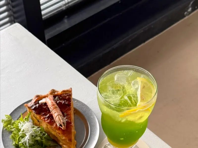 딱새우 로제 키쉬와 음료