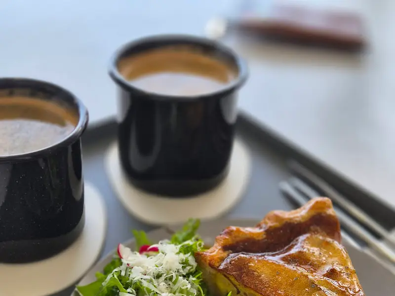 두 잔의 아메리카노와 키쉬