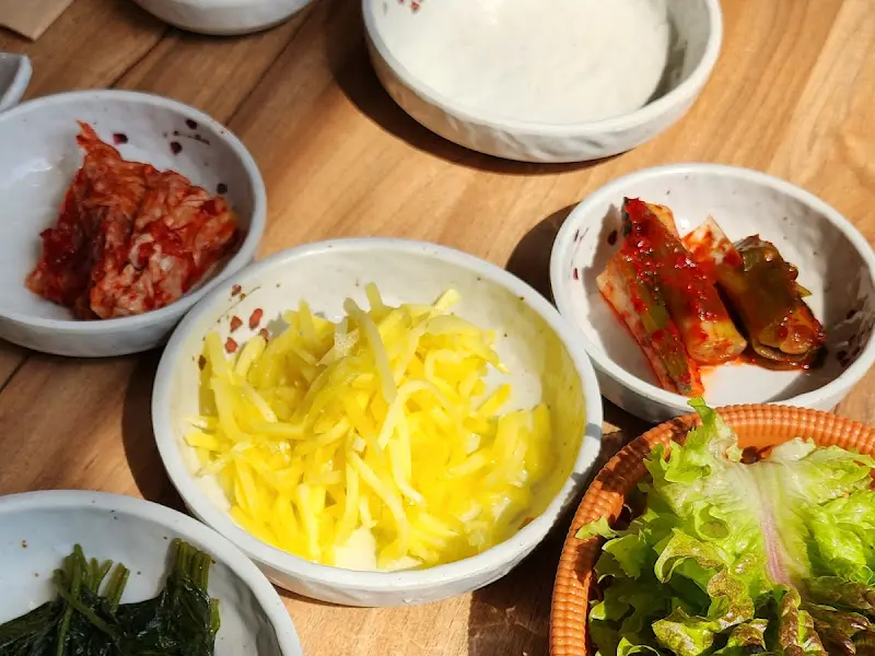 짚불로의 정갈한 밑반찬