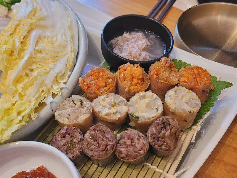 다양한 종류의 수제 순대