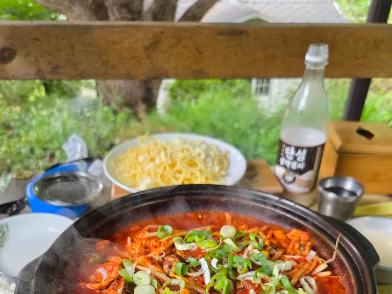 흑돼지소라찜과 술