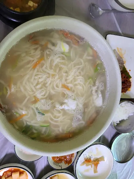 푸짐한 해물칼국수