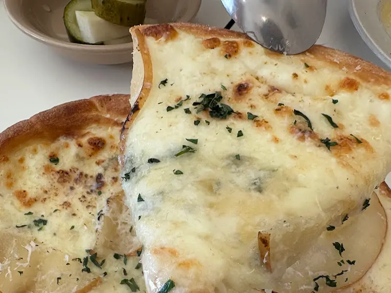 시나몬 페어 고르곤졸라 피자