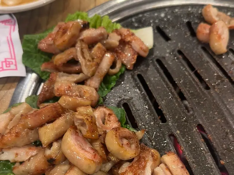 싱싱한 쌈 채소와 함께 즐기는 막창