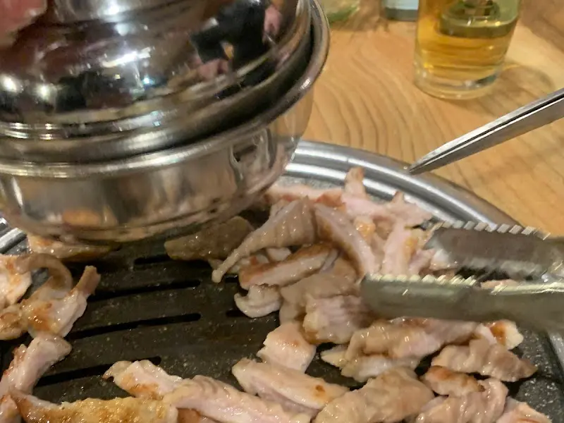 불판 위에 올려진 막창