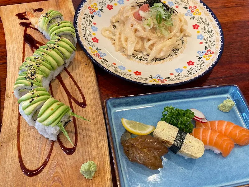 아보카도 롤과 명란 우동