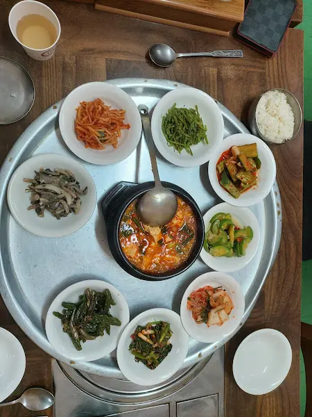 용진식당 백반 한상차림