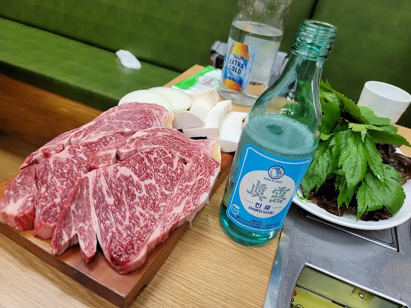 한우와 함께 곁들여 먹는 소주