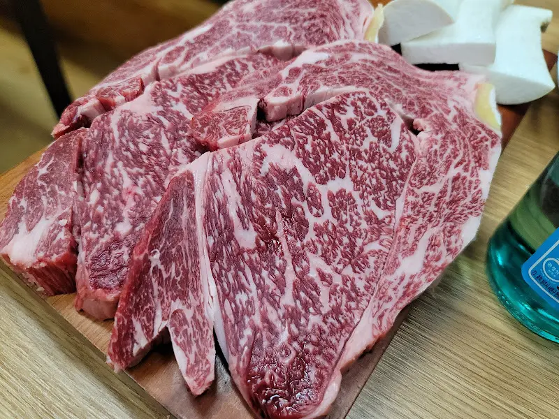 두툼한 한우 스테이크