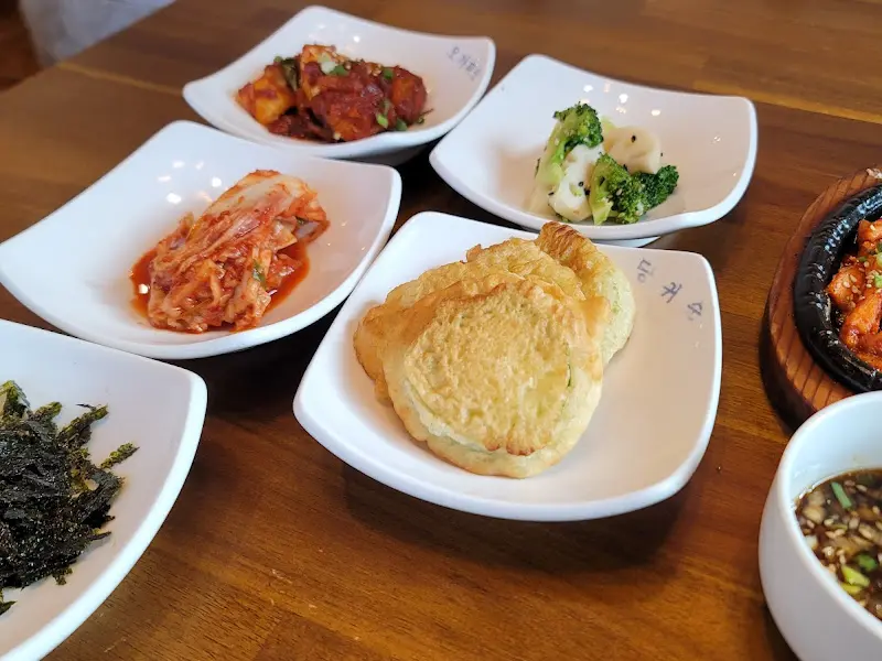 다채로운 반찬들