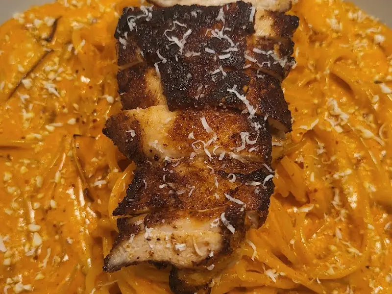 닭다리살 파스타 근접샷